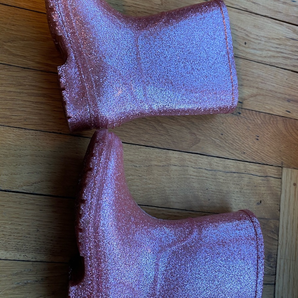 Girls size 7 adorable pink rain boots Gymboree.
